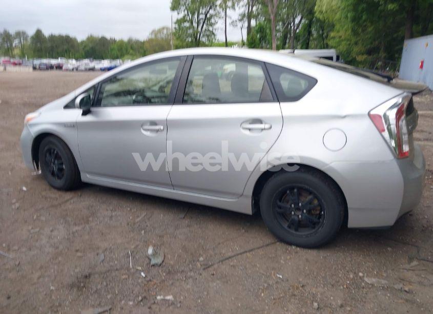 Photo 14 of 2015 Toyota Prius FIVE/FOUR/PERSONA SERIES SPECIAL EDITION/THREE/TWO (VIN JTDKN3DU2F1935497)