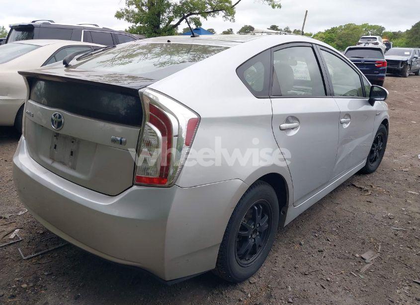 Photo 4 of 2015 Toyota Prius FIVE/FOUR/PERSONA SERIES SPECIAL EDITION/THREE/TWO (VIN JTDKN3DU2F1935497)