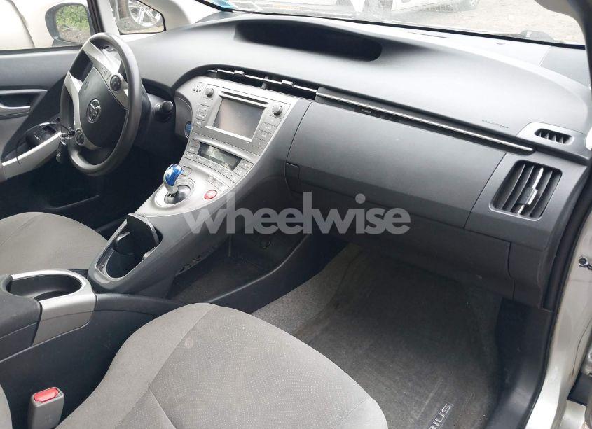 Photo 5 of 2015 Toyota Prius FIVE/FOUR/PERSONA SERIES SPECIAL EDITION/THREE/TWO (VIN JTDKN3DU2F1935497)