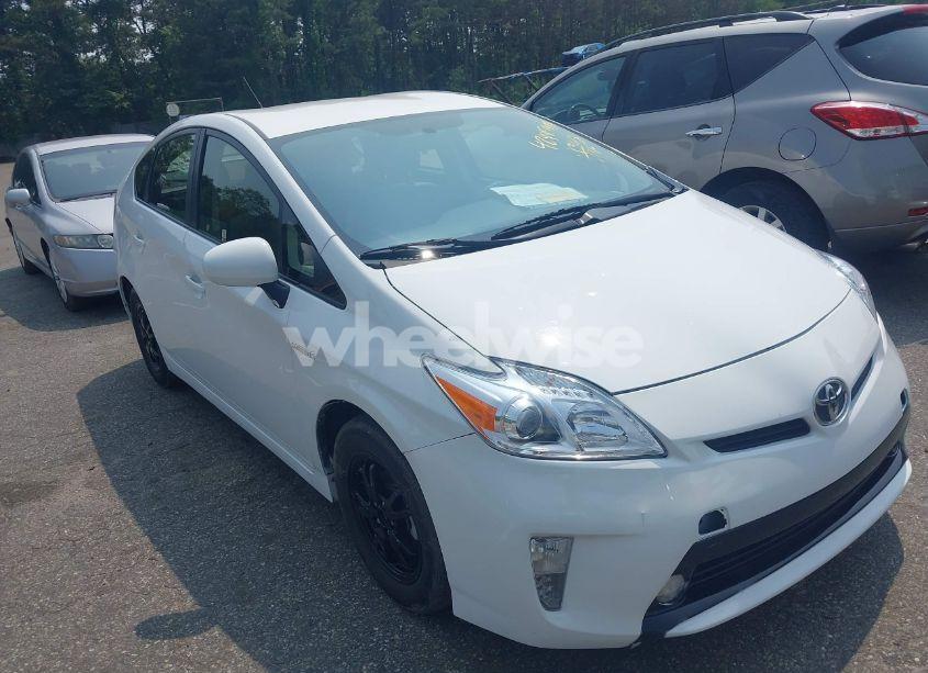 2015 Toyota Prius TWO (VIN JTDKN3DU2F1999278) main photo