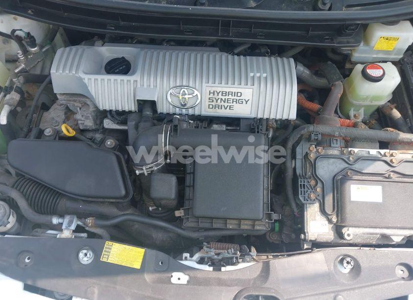 Photo 10 of 2015 Toyota Prius TWO (VIN JTDKN3DU2F1999278)