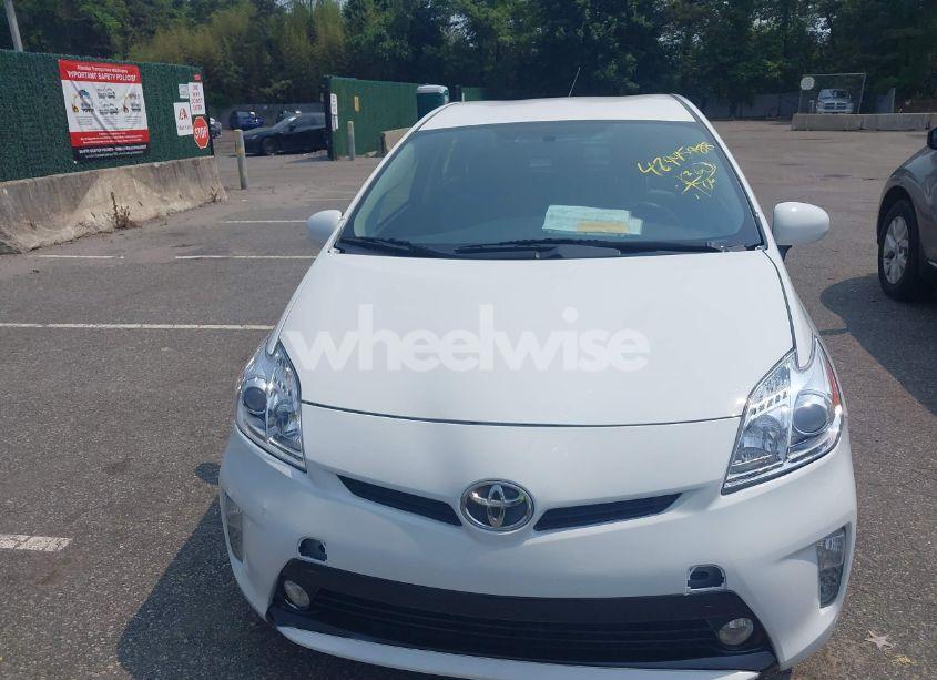 Photo 12 of 2015 Toyota Prius TWO (VIN JTDKN3DU2F1999278)