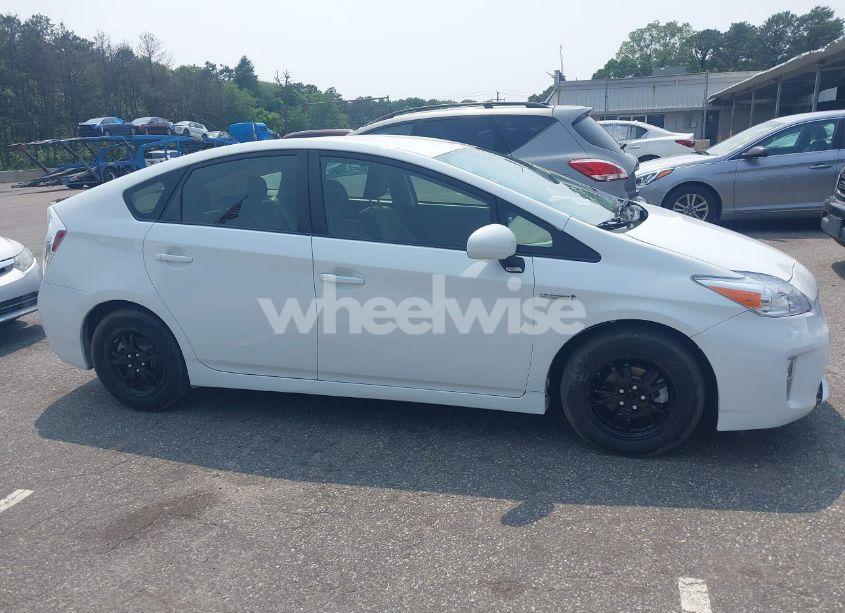 Photo 13 of 2015 Toyota Prius TWO (VIN JTDKN3DU2F1999278)