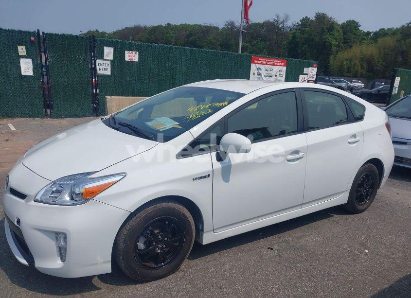 Photo 14 of 2015 Toyota Prius TWO (VIN JTDKN3DU2F1999278)