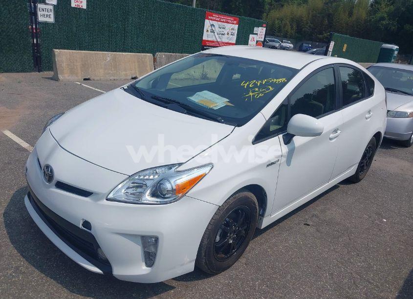 Photo 2 of 2015 Toyota Prius TWO (VIN JTDKN3DU2F1999278)