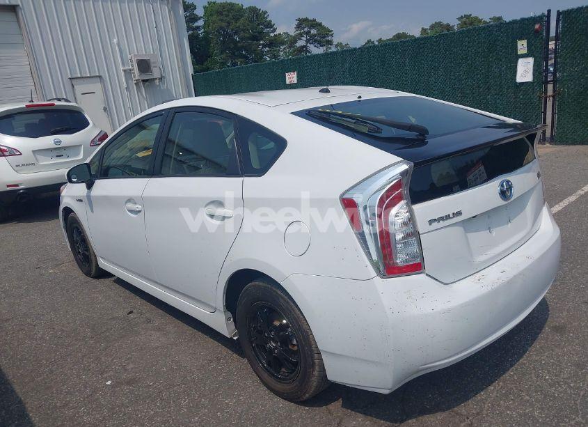 Photo 3 of 2015 Toyota Prius TWO (VIN JTDKN3DU2F1999278)