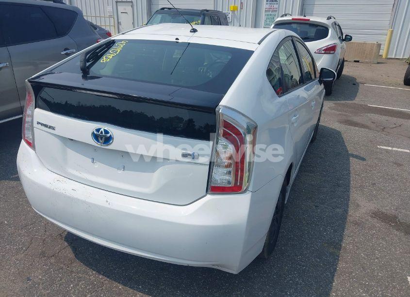 Photo 4 of 2015 Toyota Prius TWO (VIN JTDKN3DU2F1999278)