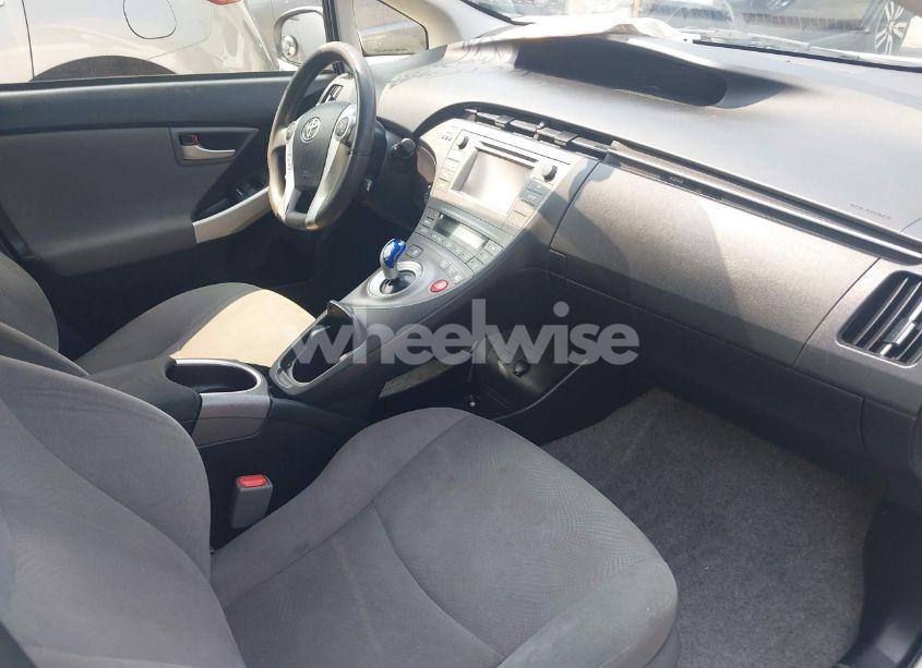 Photo 5 of 2015 Toyota Prius TWO (VIN JTDKN3DU2F1999278)