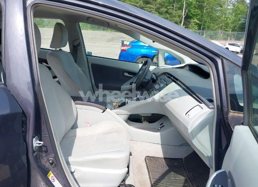 Photo 5 of 2010 Toyota Prius III (VIN JTDKN3DU3A0012492)