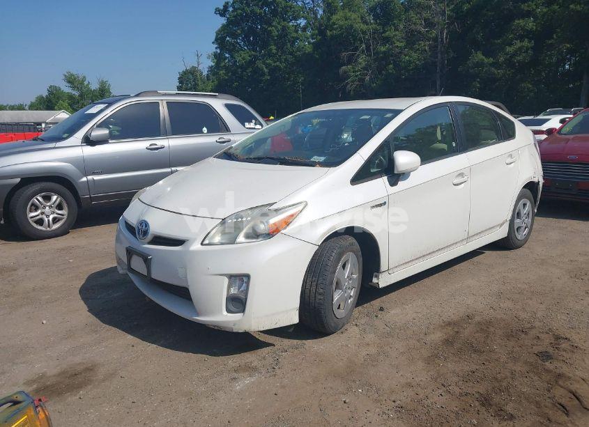 Photo 2 of 2010 Toyota Prius III (VIN JTDKN3DU3A5126222)