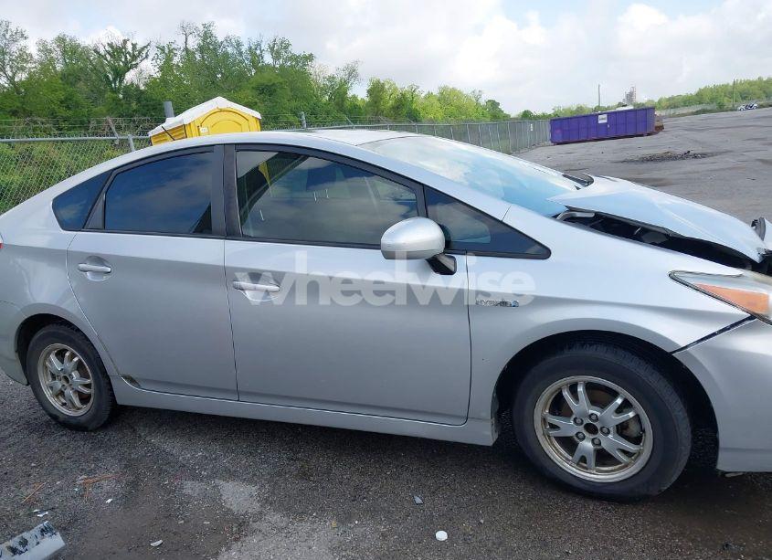 Photo 13 of 2011 Toyota Prius THREE (VIN JTDKN3DU3B0251106)