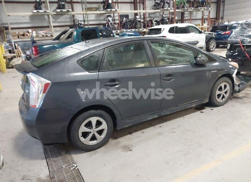 Photo 4 of 2013 Toyota Prius TWO (VIN JTDKN3DU3D1687337)