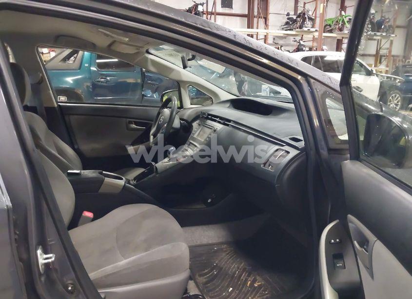 Photo 5 of 2013 Toyota Prius TWO (VIN JTDKN3DU3D1687337)