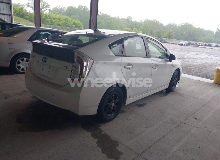 Photo 4 of 2013 Toyota Prius FIVE/FOUR/THREE/THREE SE/TWO (VIN JTDKN3DU3D5626899)