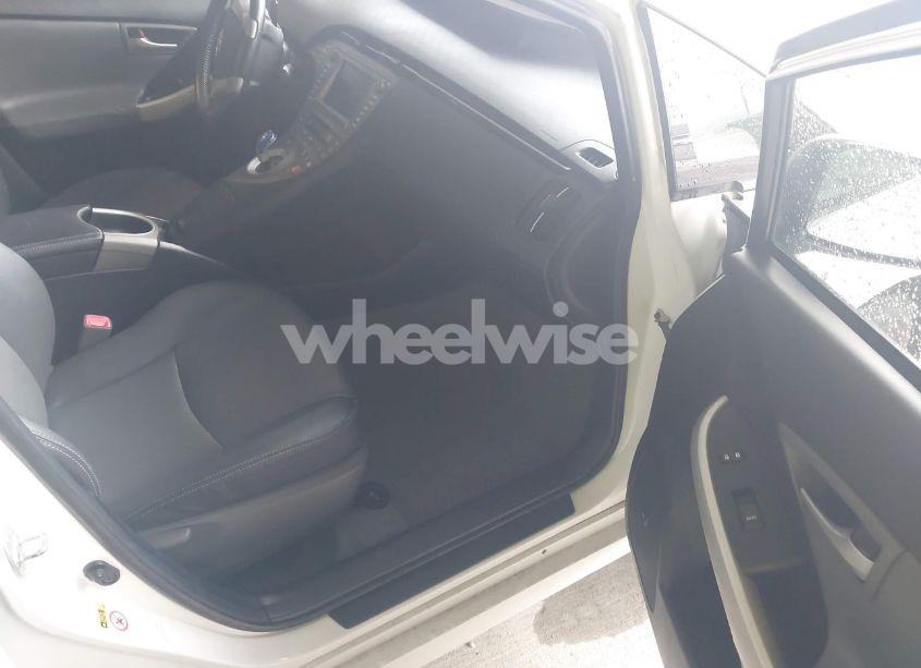 Photo 5 of 2013 Toyota Prius FIVE/FOUR/THREE/THREE SE/TWO (VIN JTDKN3DU3D5626899)