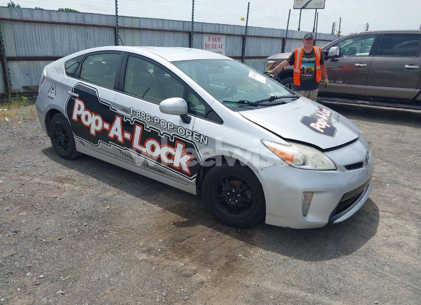 2013 Toyota Prius TWO (VIN JTDKN3DU3D5704663) main photo