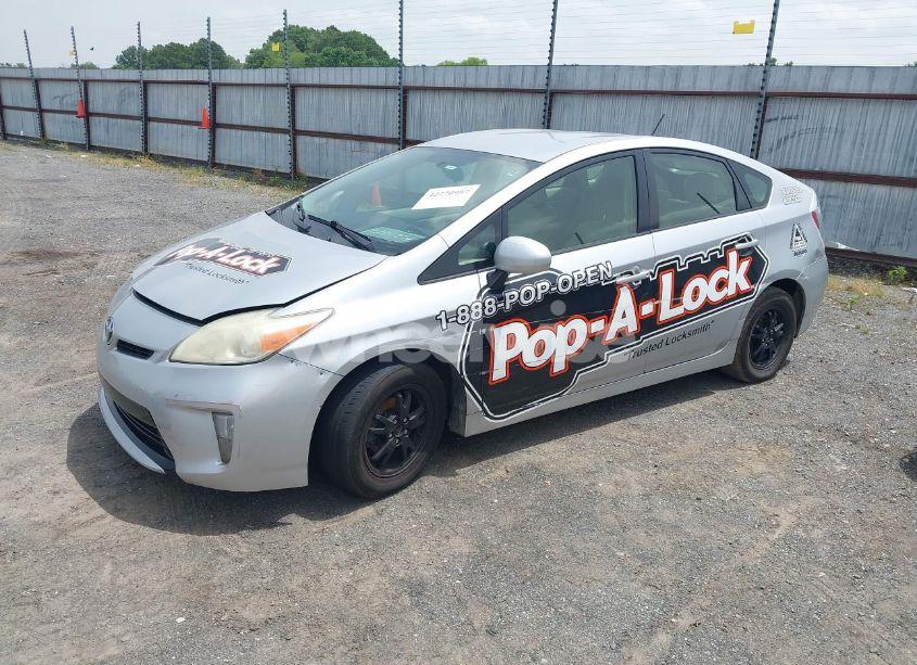 Photo 2 of 2013 Toyota Prius TWO (VIN JTDKN3DU3D5704663)