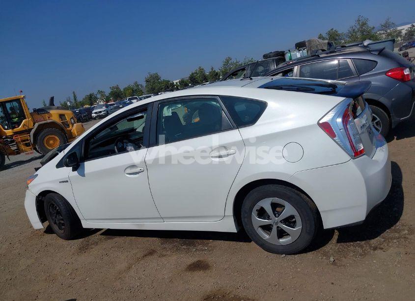 Photo 14 of 2014 Toyota Prius THREE (VIN JTDKN3DU3E0387529)