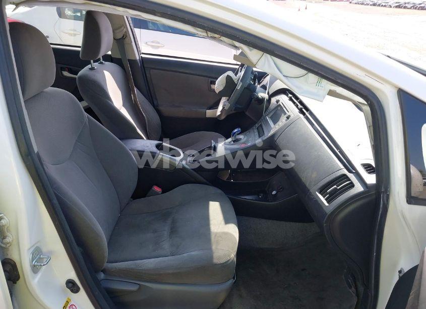 Photo 5 of 2014 Toyota Prius THREE (VIN JTDKN3DU3E0387529)