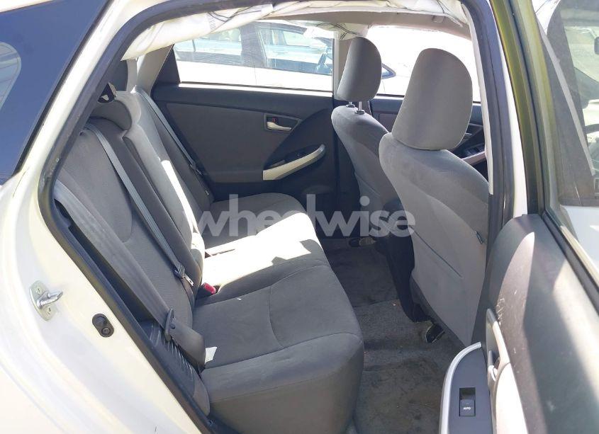 Photo 8 of 2014 Toyota Prius THREE (VIN JTDKN3DU3E0387529)