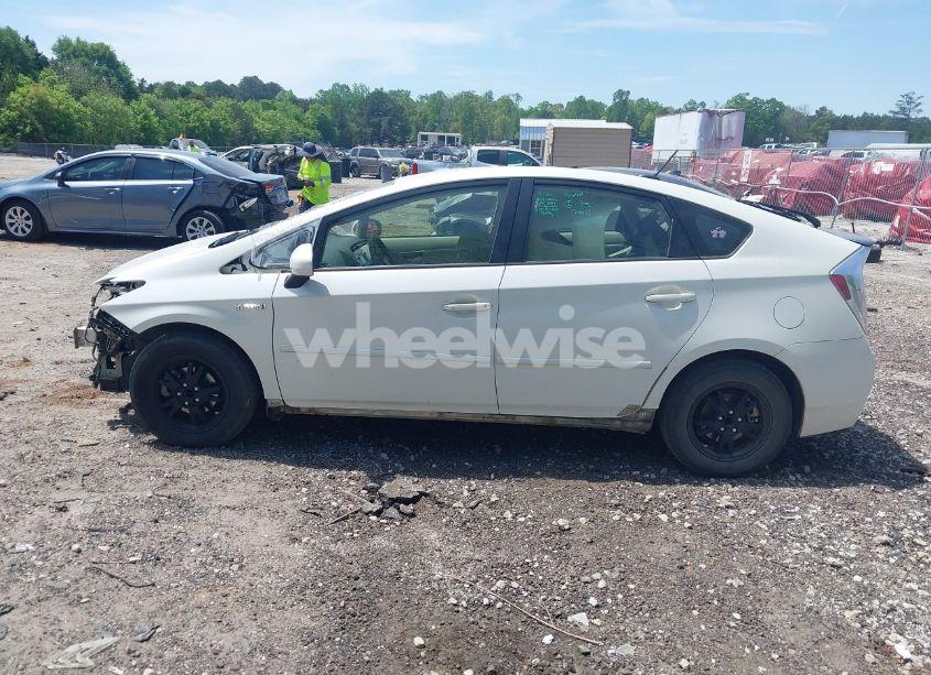 Photo 15 of 2014 Toyota Prius THREE (VIN JTDKN3DU3E1757260)