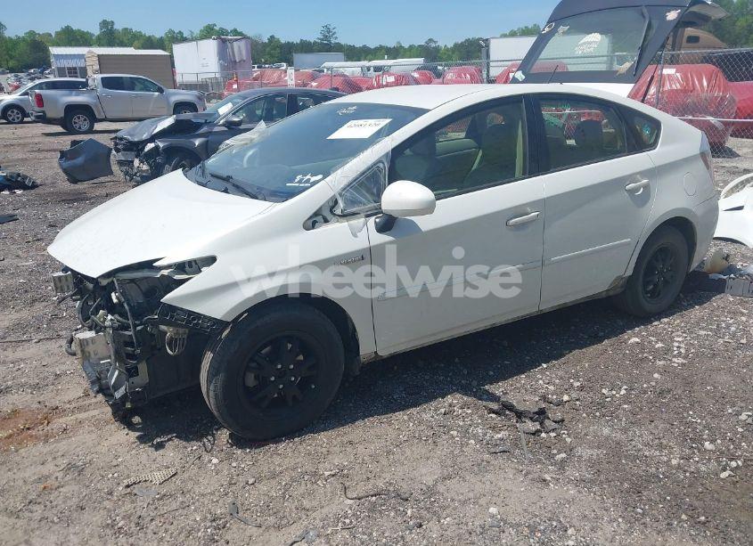 Photo 2 of 2014 Toyota Prius THREE (VIN JTDKN3DU3E1757260)