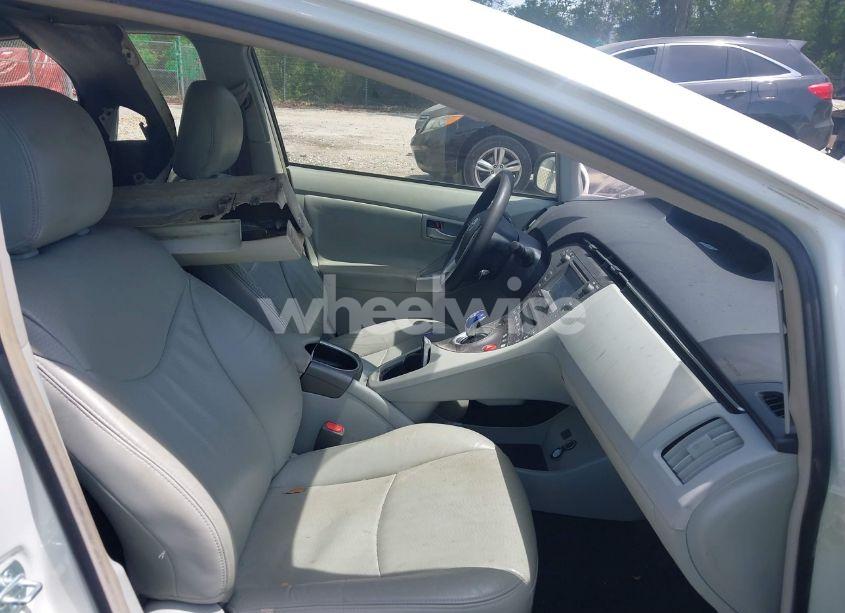 Photo 5 of 2014 Toyota Prius THREE (VIN JTDKN3DU3E1757260)