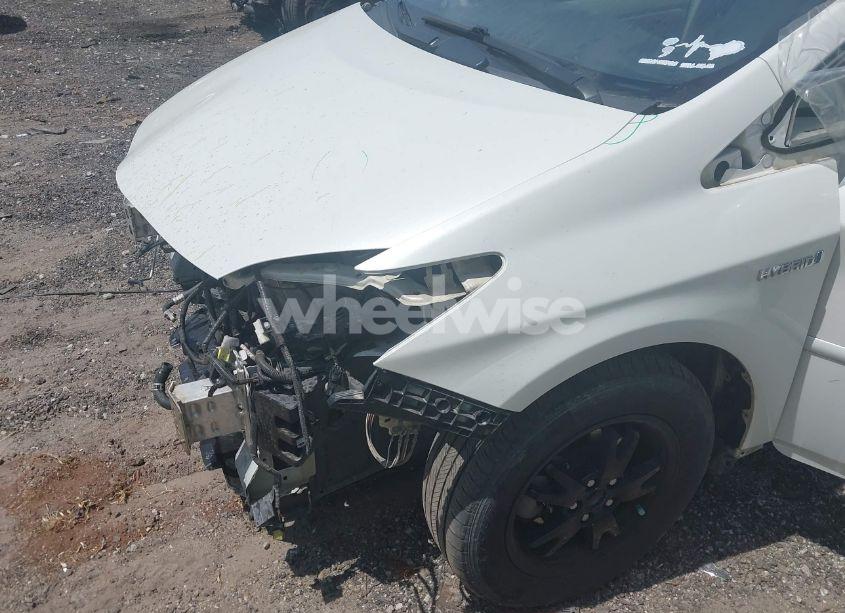 Photo 6 of 2014 Toyota Prius THREE (VIN JTDKN3DU3E1757260)