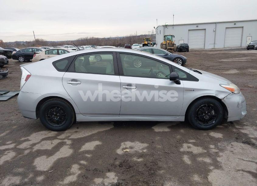 Photo 14 of 2014 Toyota Prius (VIN JTDKN3DU3E1820082)