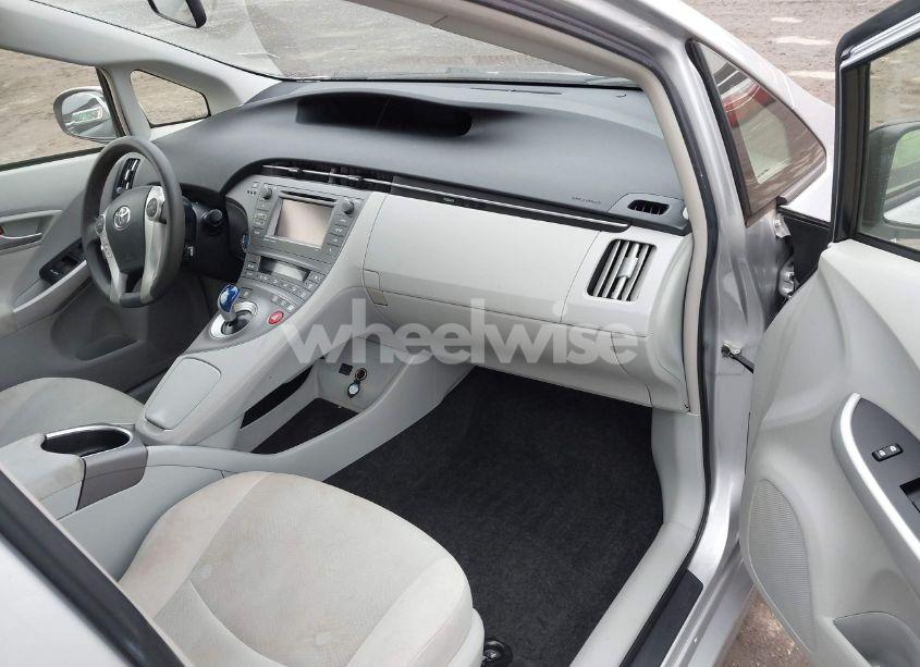 Photo 5 of 2014 Toyota Prius (VIN JTDKN3DU3E1820082)