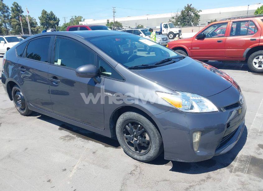 2015 Toyota Prius THREE (VIN JTDKN3DU3F0446208) main photo