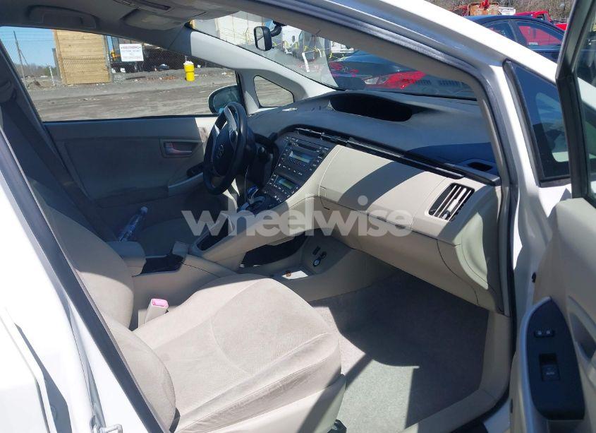 Photo 5 of 2010 Toyota Prius III (VIN JTDKN3DU4A0070286)