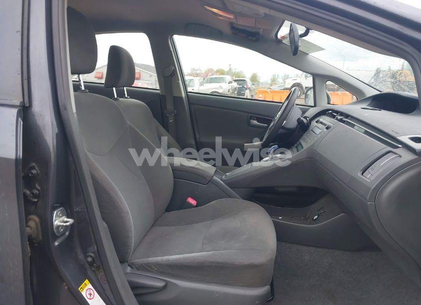 Photo 5 of 2011 Toyota Prius TWO (VIN JTDKN3DU4B5304642)