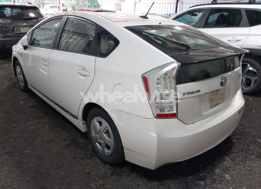 Photo 3 of 2011 Toyota Prius THREE (VIN JTDKN3DU4B5343523)