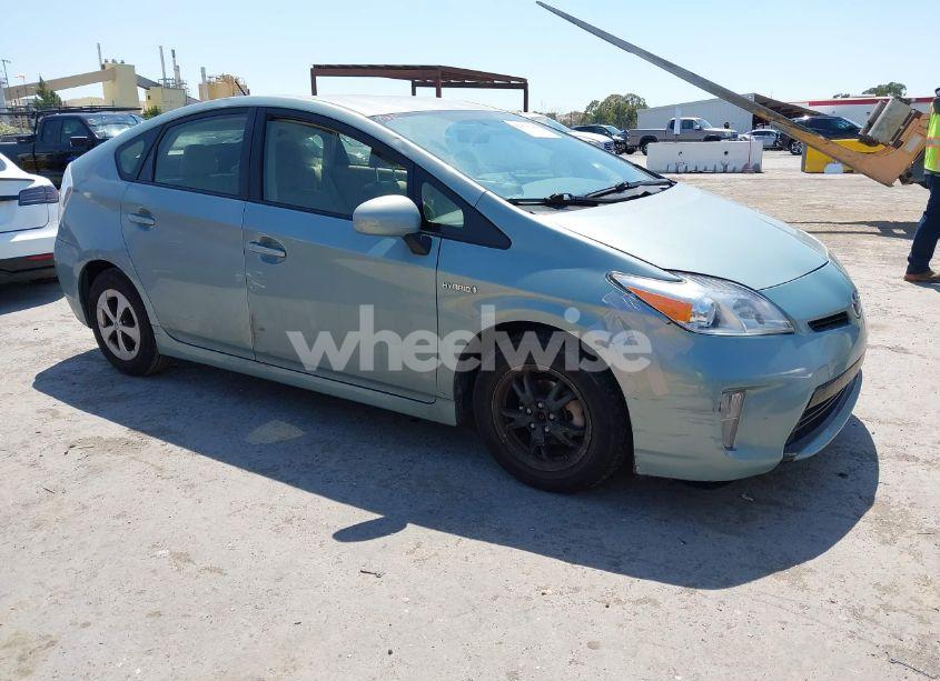 2013 Toyota Prius TWO (VIN JTDKN3DU4D5585599) main photo
