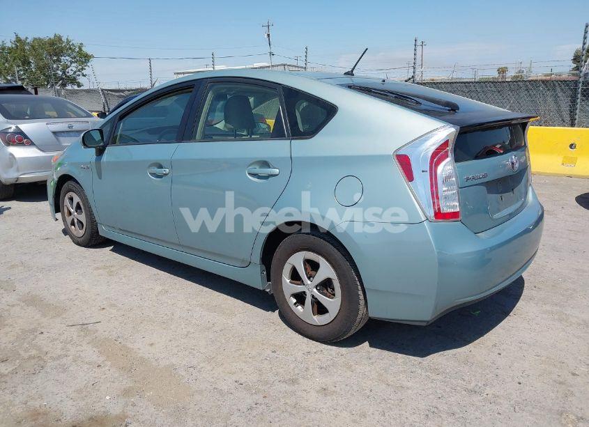Photo 3 of 2013 Toyota Prius TWO (VIN JTDKN3DU4D5585599)