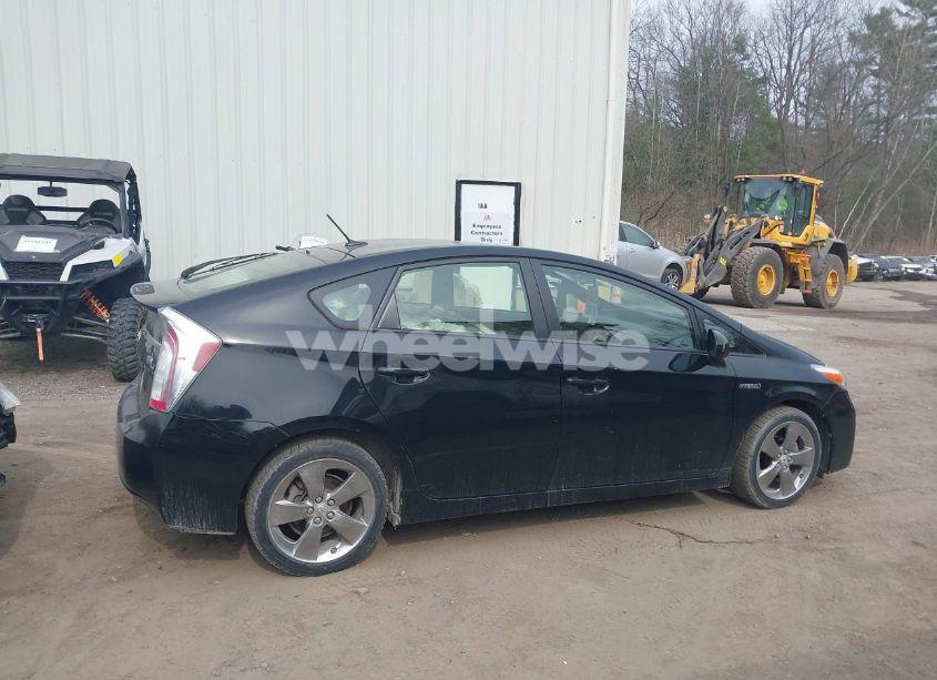 Photo 13 of 2013 Toyota Prius THREE SE (VIN JTDKN3DU4D5599308)