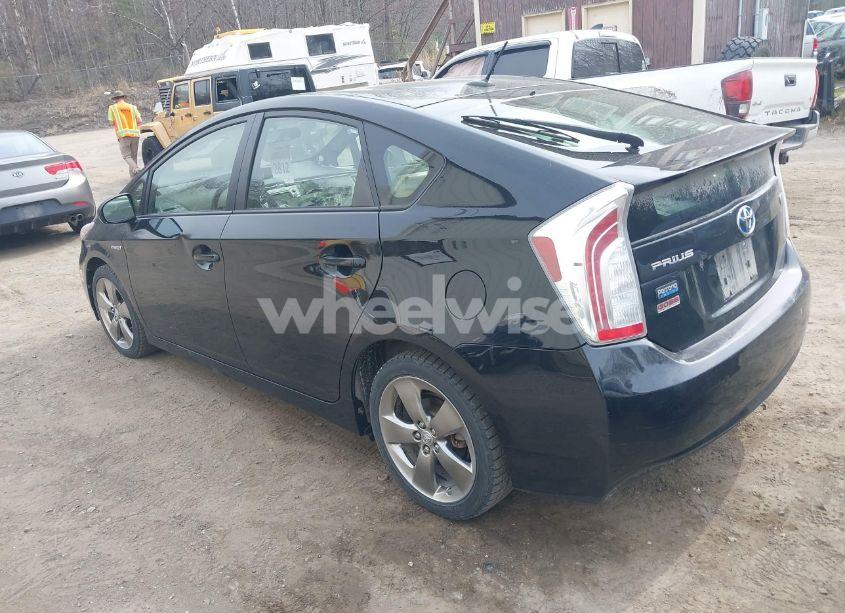 Photo 3 of 2013 Toyota Prius THREE SE (VIN JTDKN3DU4D5599308)