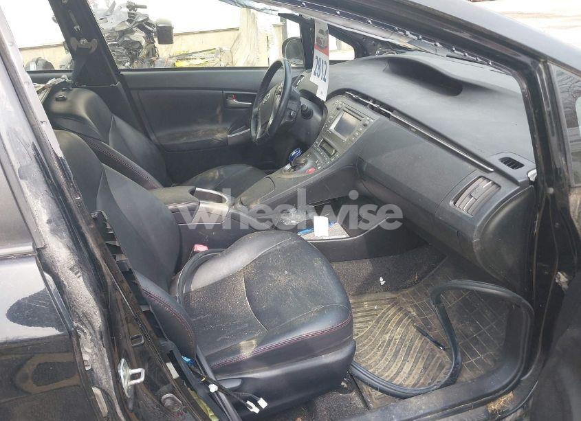 Photo 5 of 2013 Toyota Prius THREE SE (VIN JTDKN3DU4D5599308)