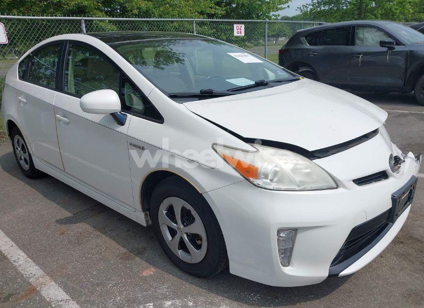 2013 Toyota Prius THREE (VIN JTDKN3DU4D5632369) main photo
