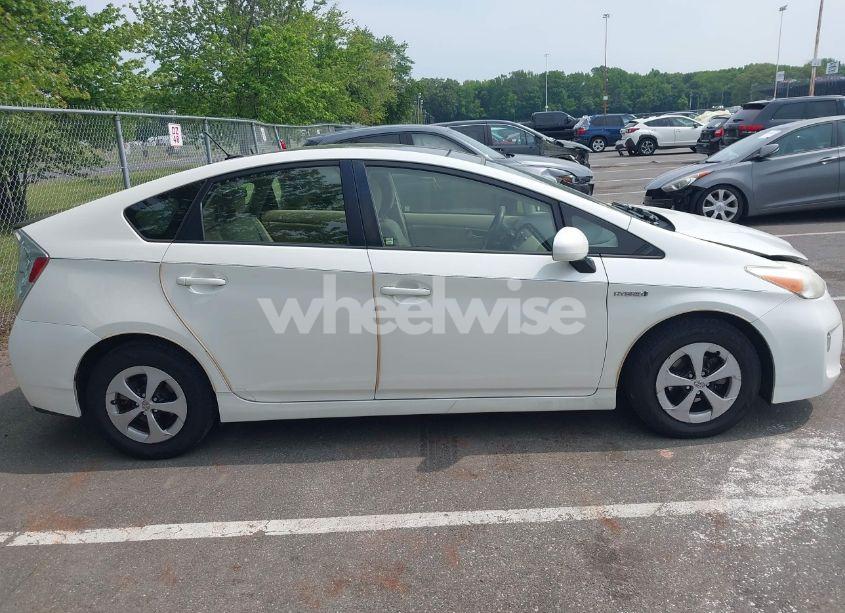 Photo 13 of 2013 Toyota Prius THREE (VIN JTDKN3DU4D5632369)