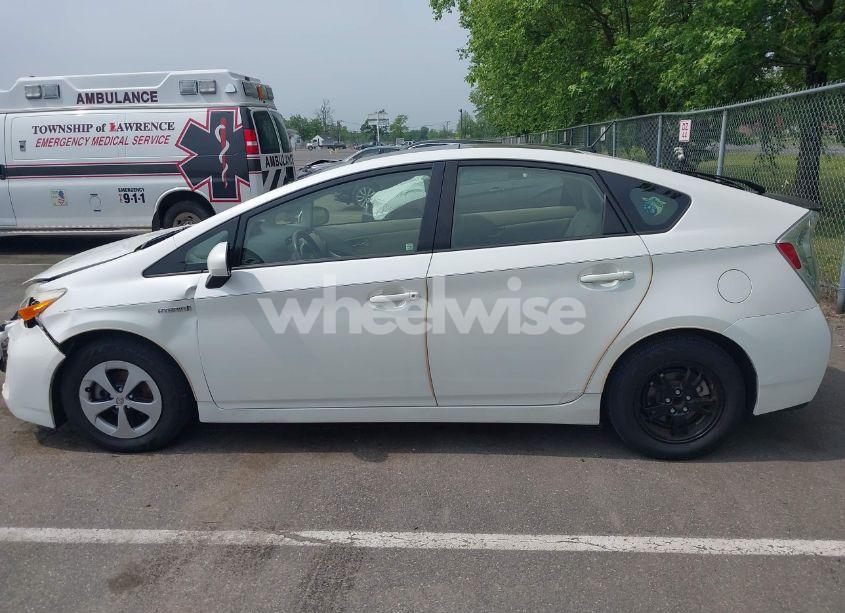 Photo 14 of 2013 Toyota Prius THREE (VIN JTDKN3DU4D5632369)