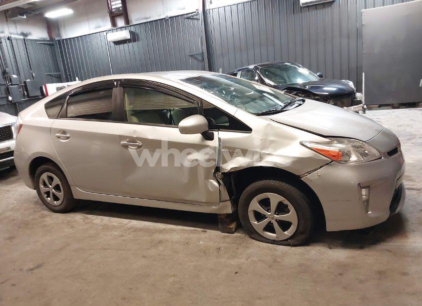 Photo 13 of 2014 Toyota Prius THREE (VIN JTDKN3DU4E0388091)