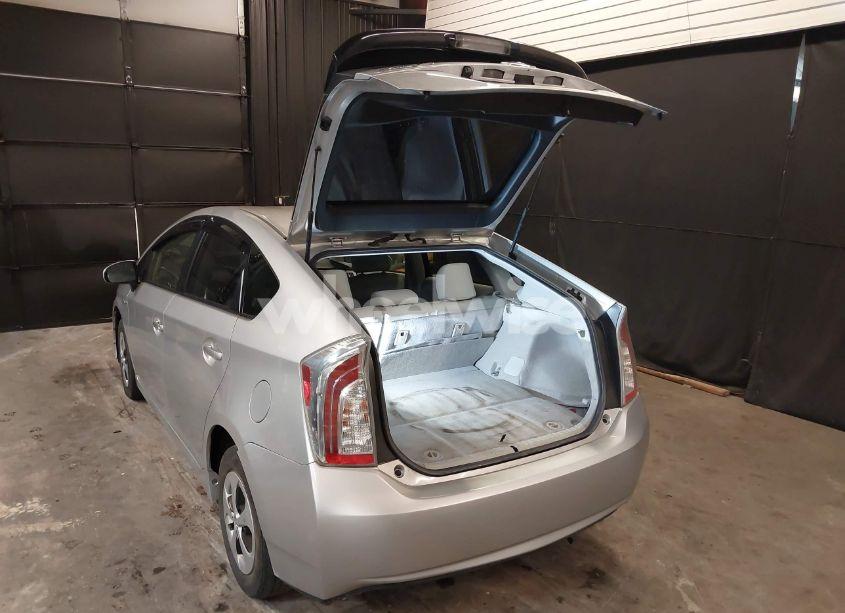 Photo 3 of 2014 Toyota Prius THREE (VIN JTDKN3DU4E0388091)