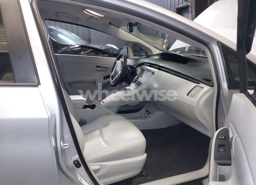 Photo 5 of 2014 Toyota Prius THREE (VIN JTDKN3DU4E0388091)