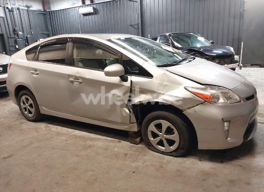 Photo 6 of 2014 Toyota Prius THREE (VIN JTDKN3DU4E0388091)