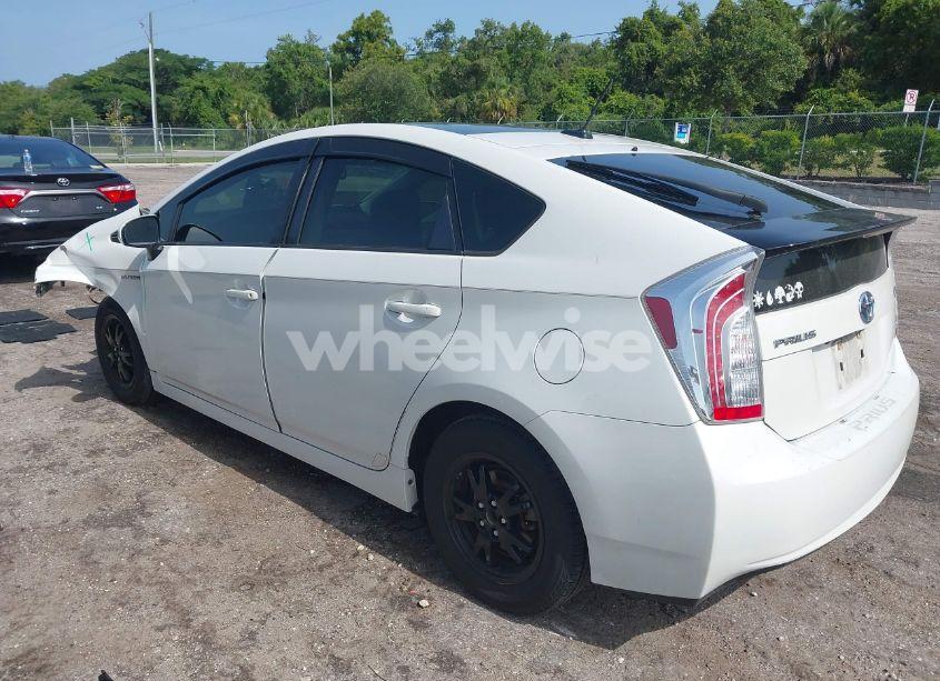 Photo 3 of 2014 Toyota Prius FOUR (VIN JTDKN3DU4E1749488)