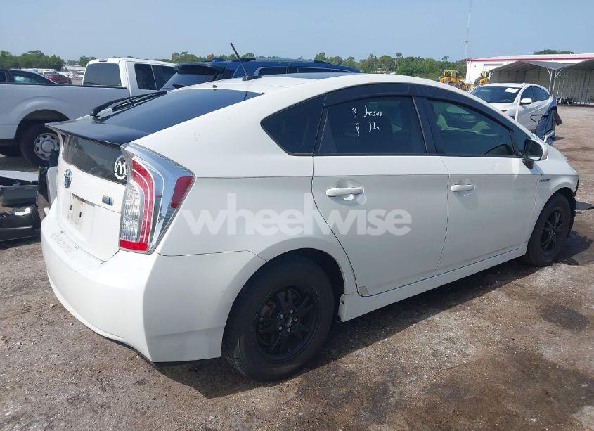 Photo 4 of 2014 Toyota Prius FOUR (VIN JTDKN3DU4E1749488)