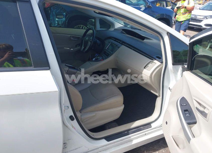 Photo 5 of 2014 Toyota Prius FOUR (VIN JTDKN3DU4E1749488)