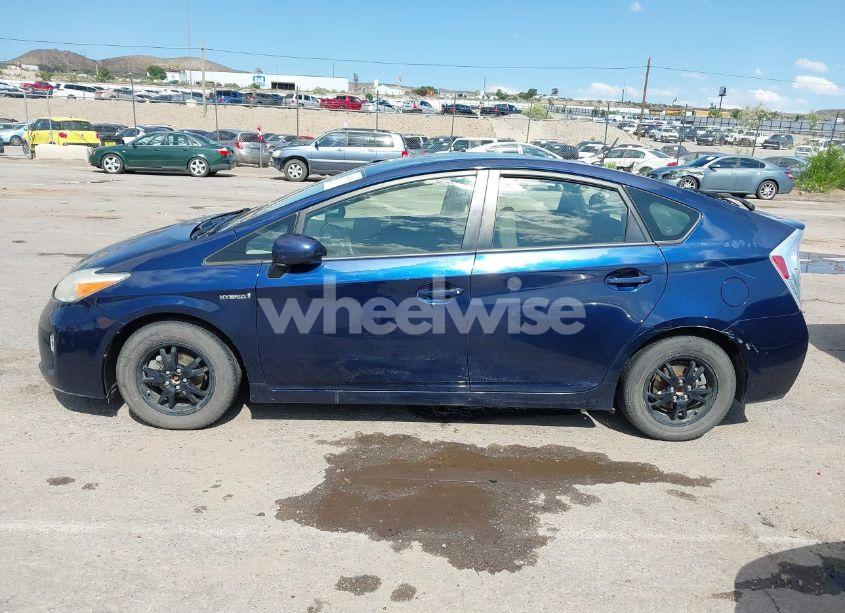 Photo 14 of 2014 Toyota Prius TWO (VIN JTDKN3DU4E1771927)